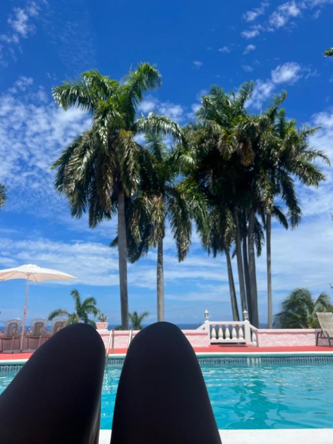 Hotel Peaceful Palms Montego Bay Esterno foto
