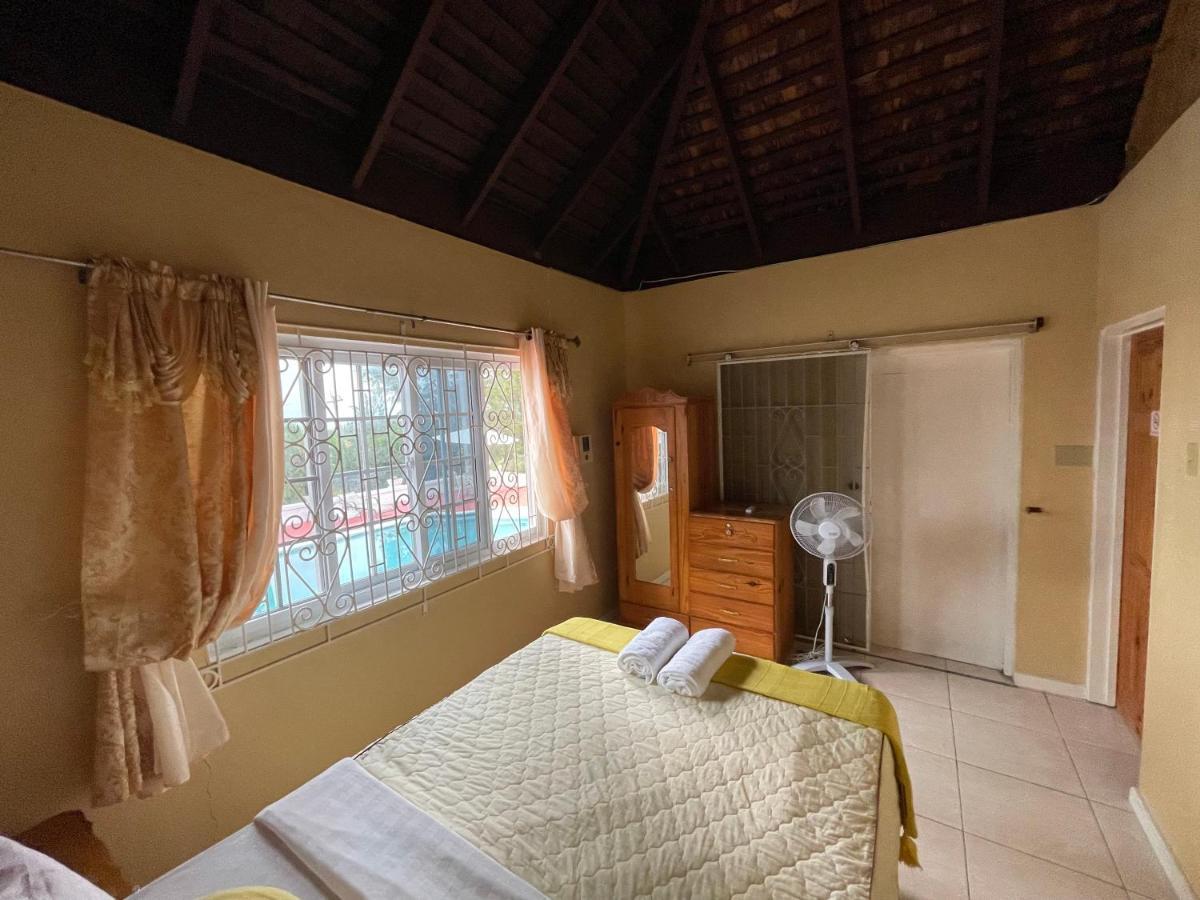 Hotel Peaceful Palms Montego Bay Esterno foto