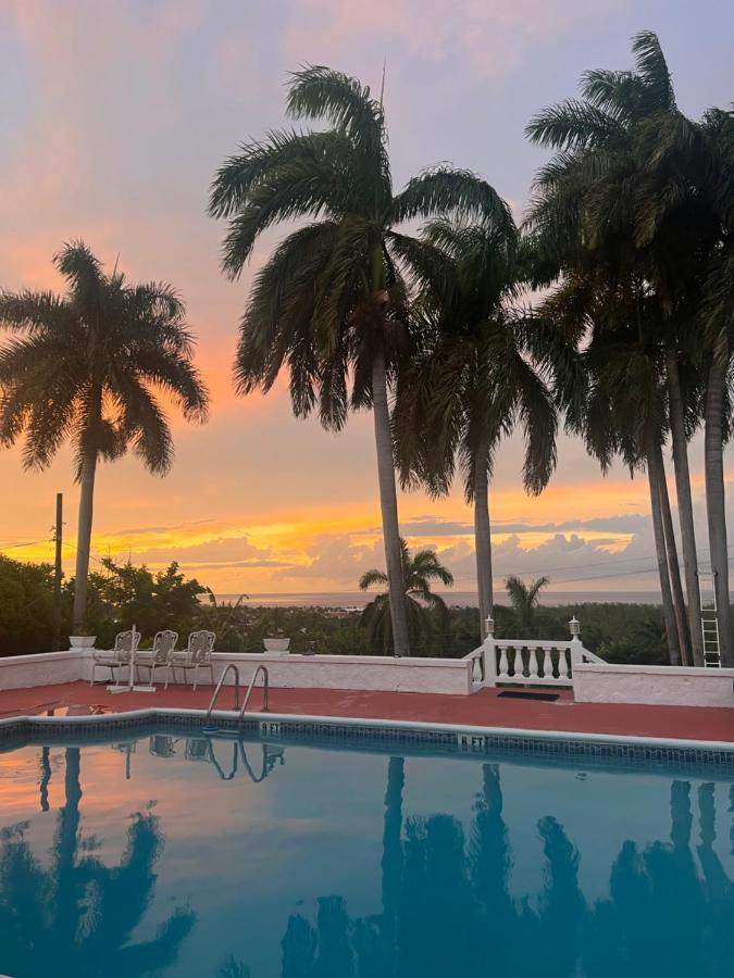 Hotel Peaceful Palms Montego Bay Esterno foto