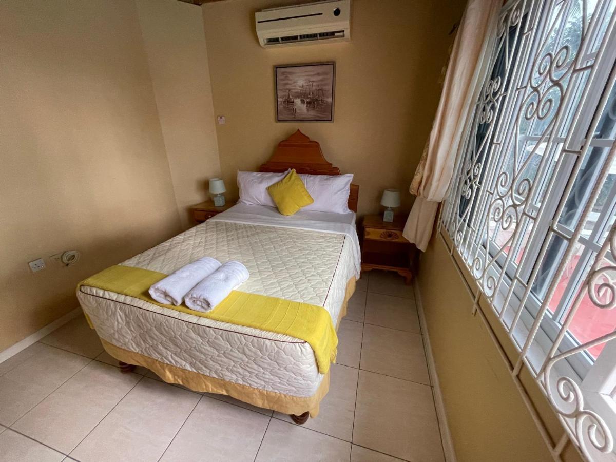 Hotel Peaceful Palms Montego Bay Esterno foto