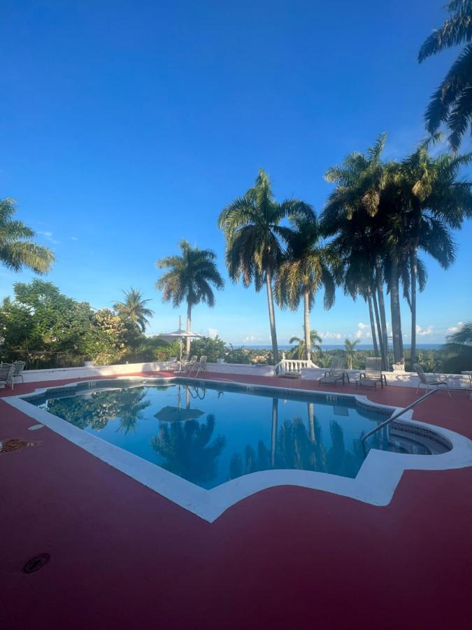 Hotel Peaceful Palms Montego Bay Esterno foto