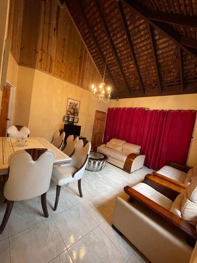 Hotel Peaceful Palms Montego Bay Esterno foto
