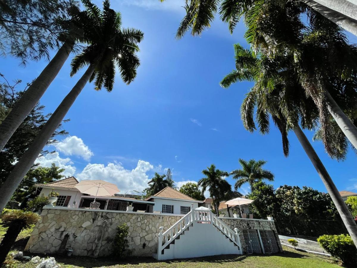 Hotel Peaceful Palms Montego Bay Esterno foto