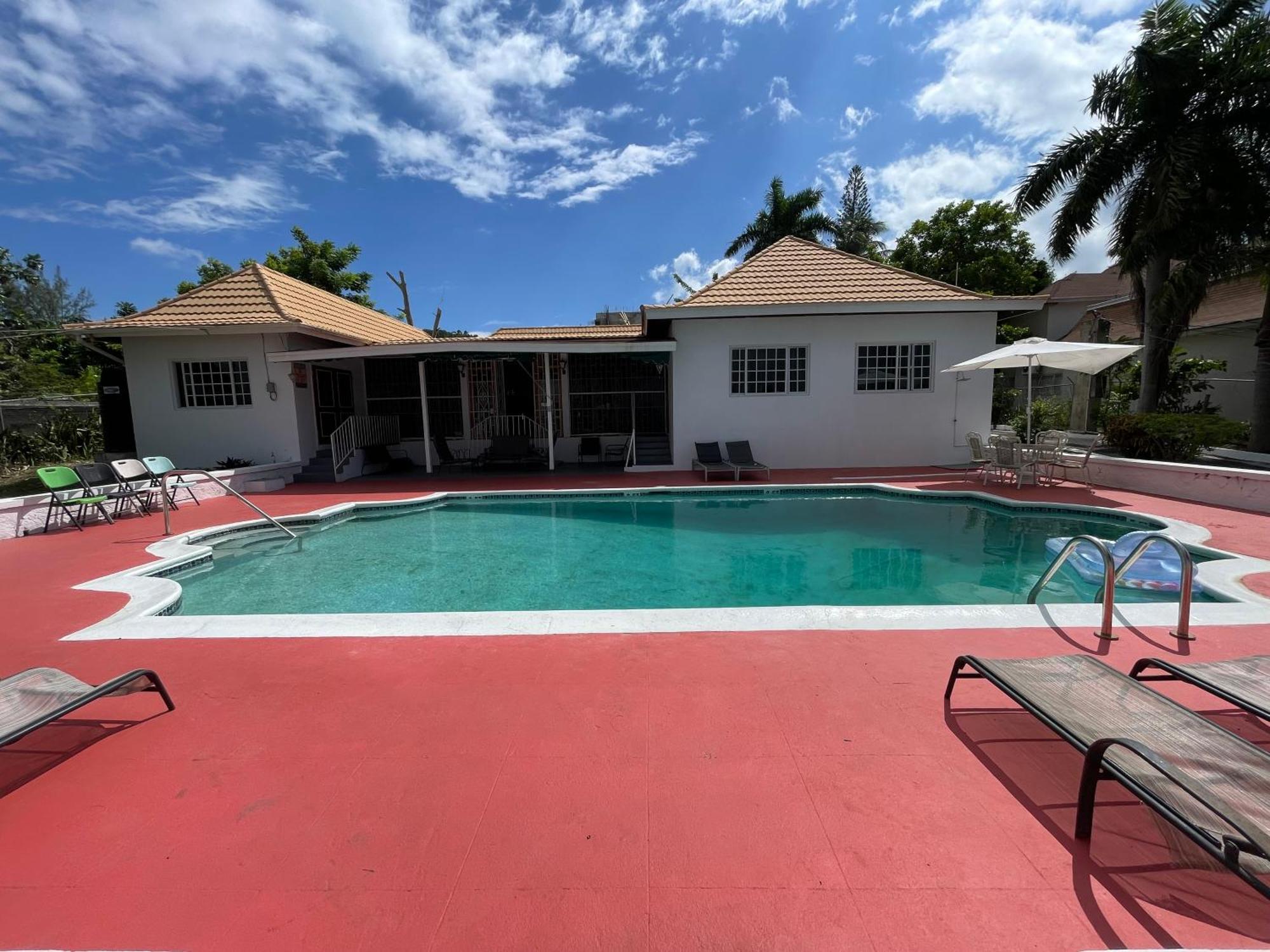 Hotel Peaceful Palms Montego Bay Esterno foto